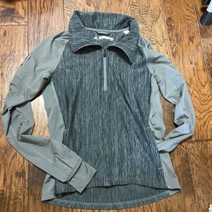 Like new adidas athletic half zip pullover
